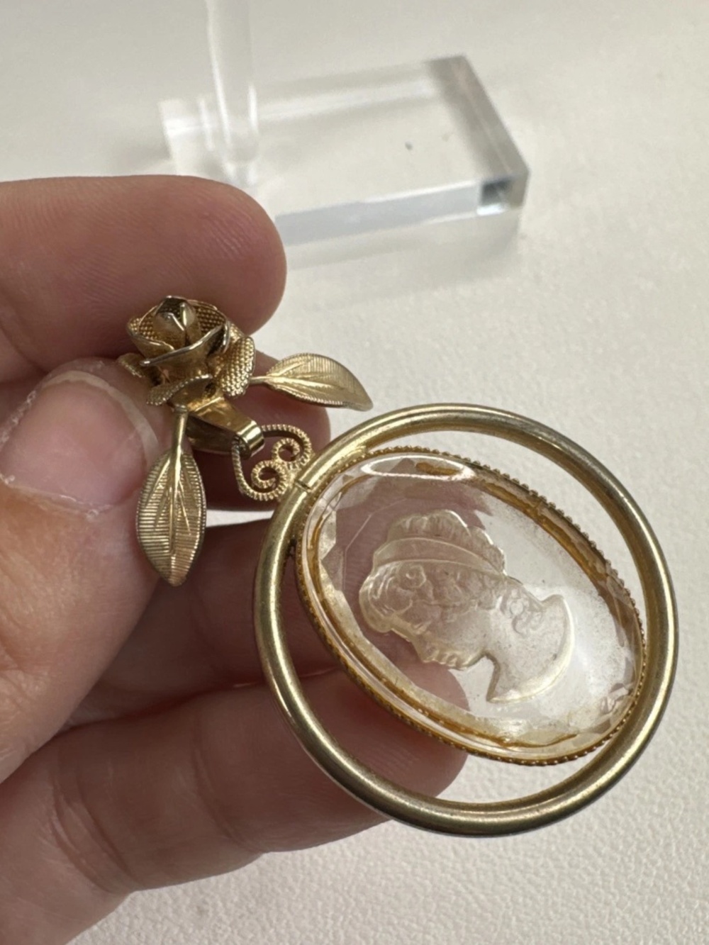 Vintage Gold Tone Glass Intaglio Cameo Pendant - Picture 4 of 4